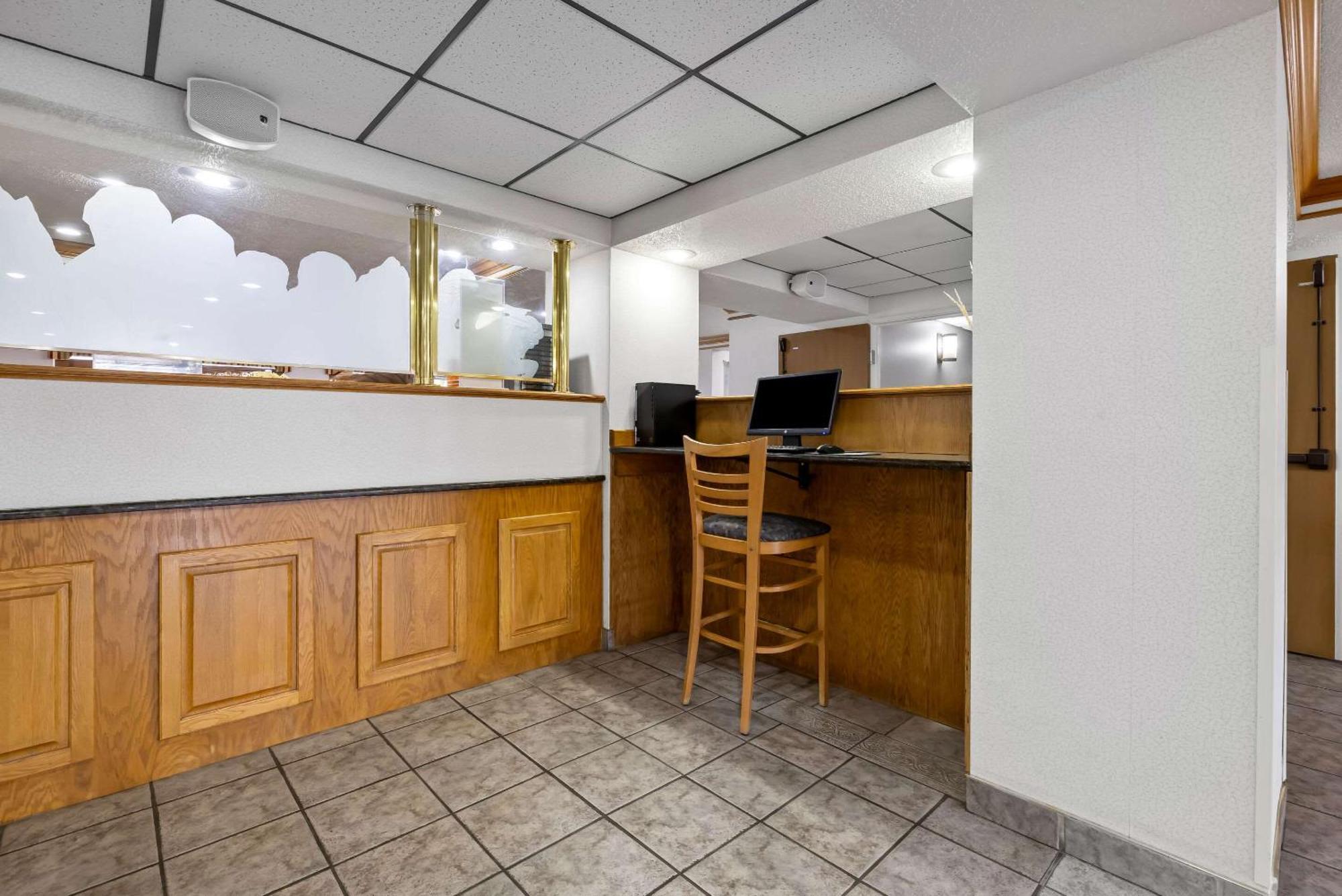 Quality Inn Near Monument Health Rapid City Hospital Экстерьер фото
