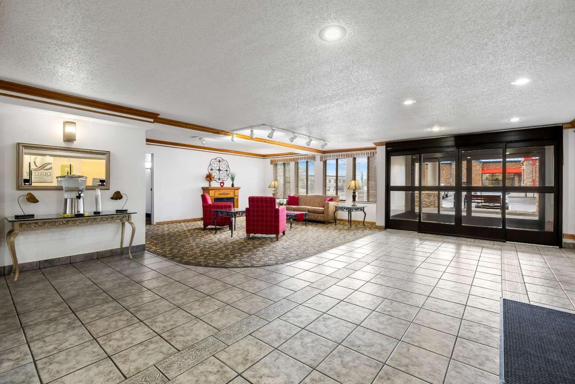 Quality Inn Near Monument Health Rapid City Hospital Экстерьер фото