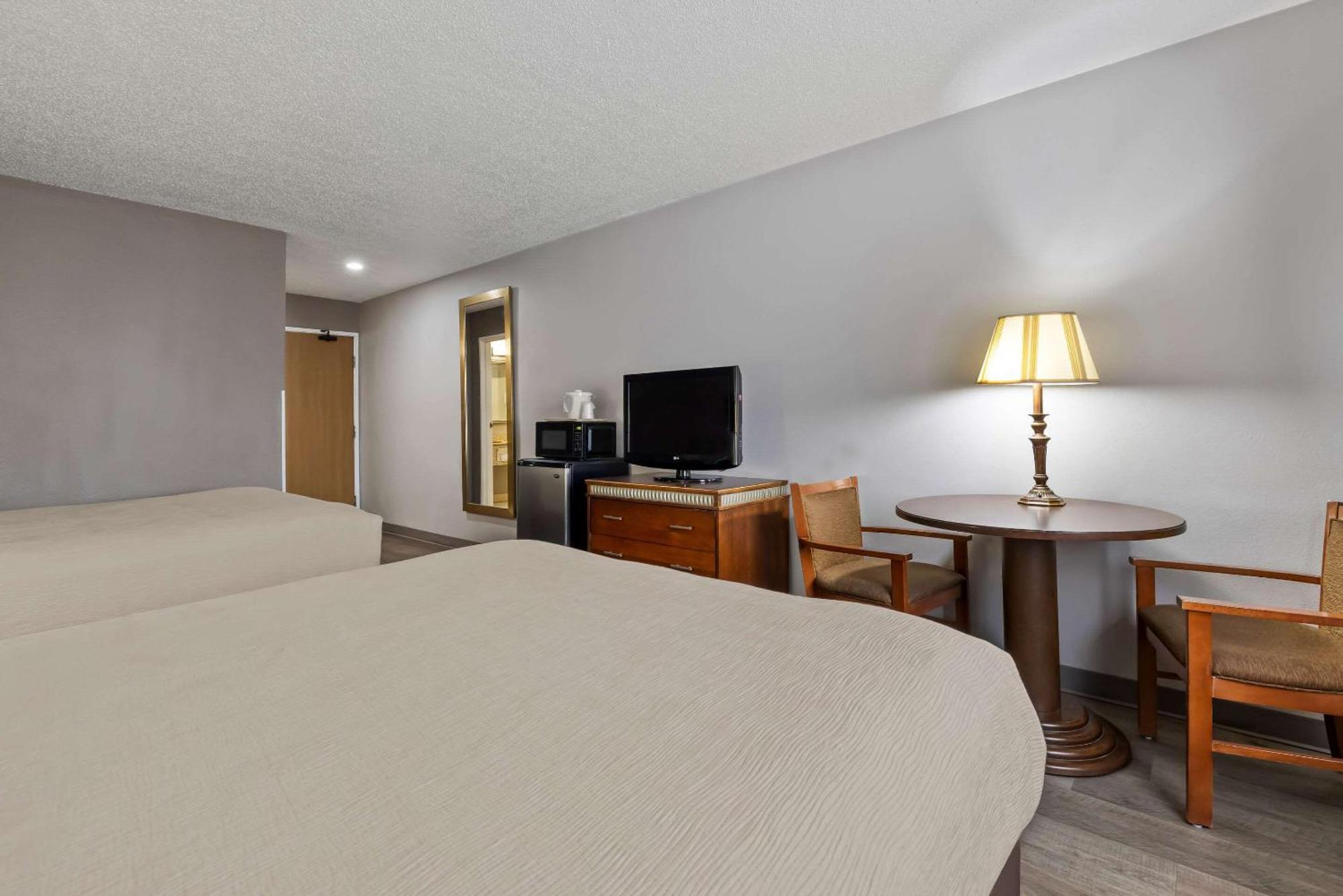 Quality Inn Near Monument Health Rapid City Hospital Экстерьер фото