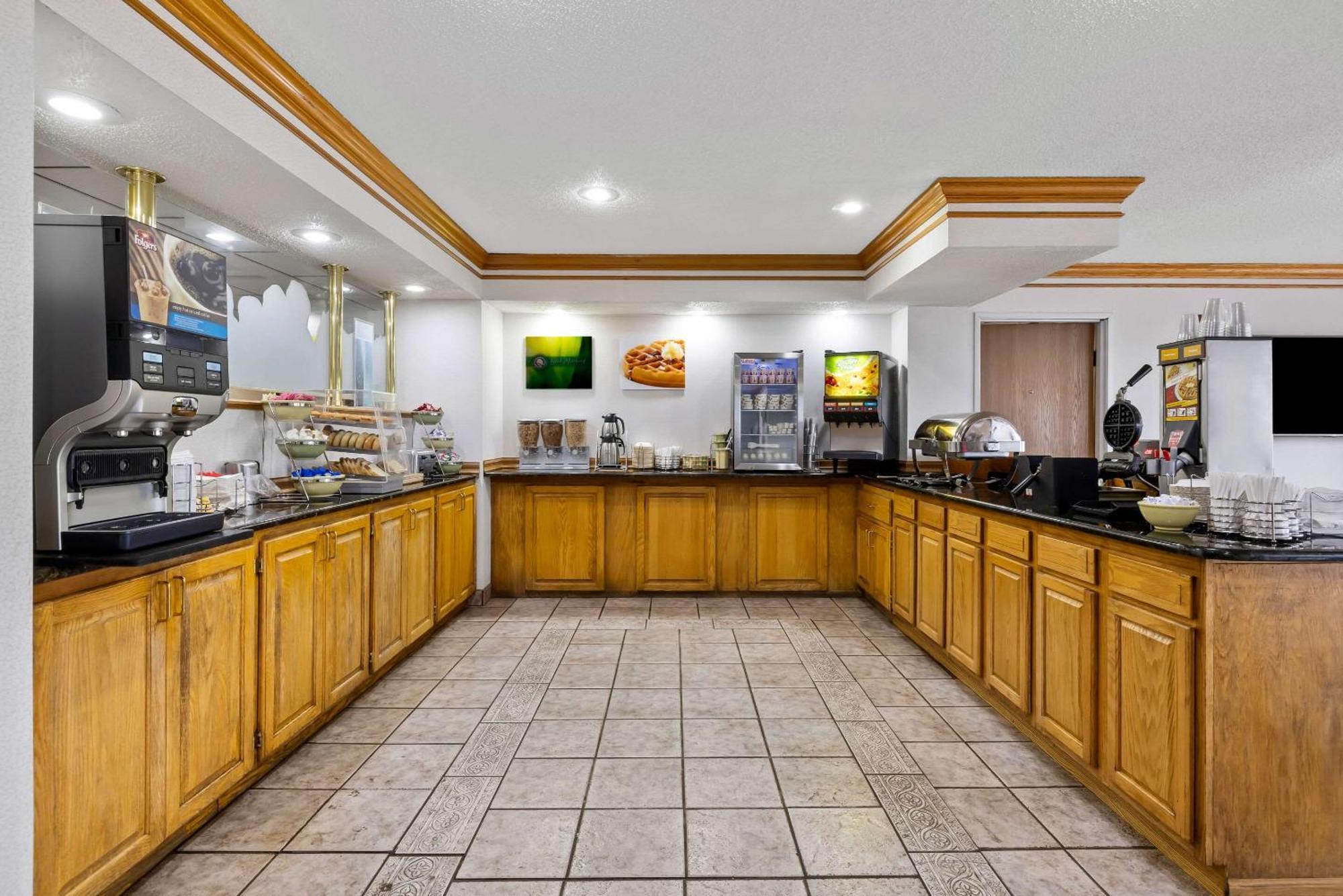Quality Inn Near Monument Health Rapid City Hospital Экстерьер фото